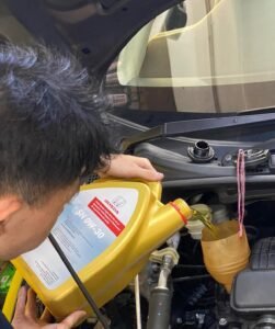 Car engine oil servicing